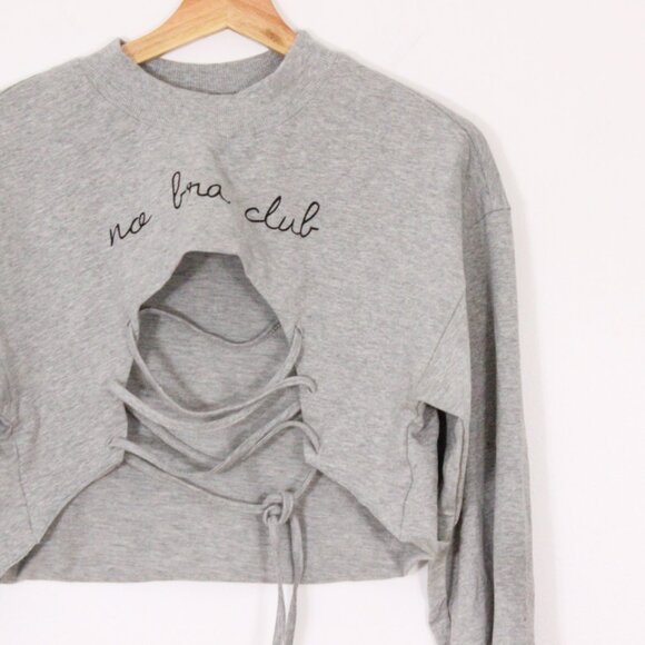 *Women's No Bra Club Letter Printed Long Sleeve Crop Top Long Sleeve - Picture 5 of 8